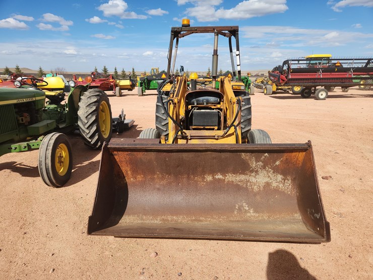 case-380-roadrunner-tractor-with-case-436-loader-image-2