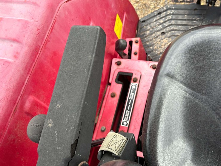 2015-mahindra-6530-image-13