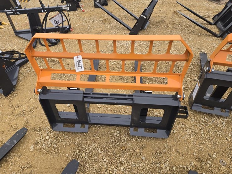 #8077-•-new-skid-steer-pallet-forks--4000-lb-rating-image-2