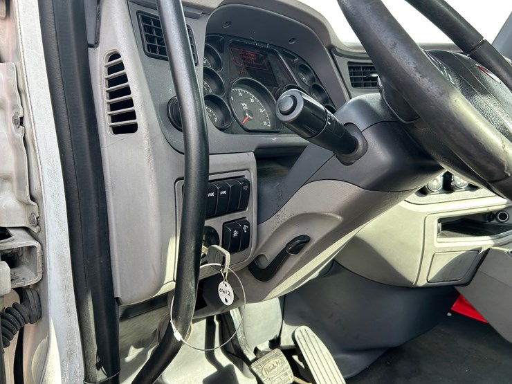 2016-peterbilt-579-image-54