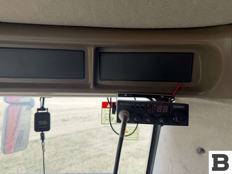 2008-case-ih-7010-image-94