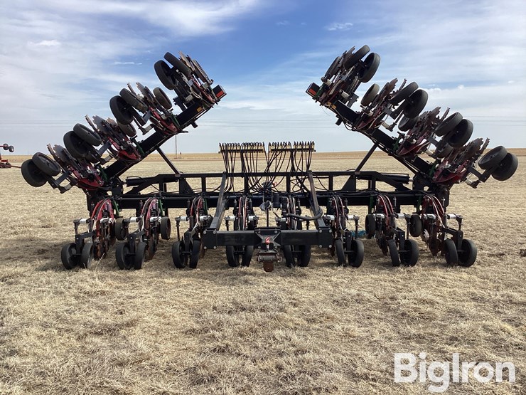 strip-cat-16r30-strip-till-machine-image-6