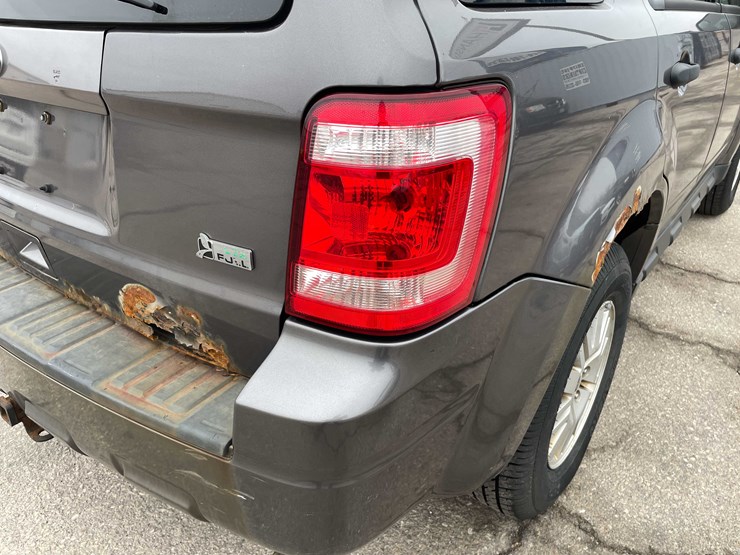 2011-ford-escape-image-28