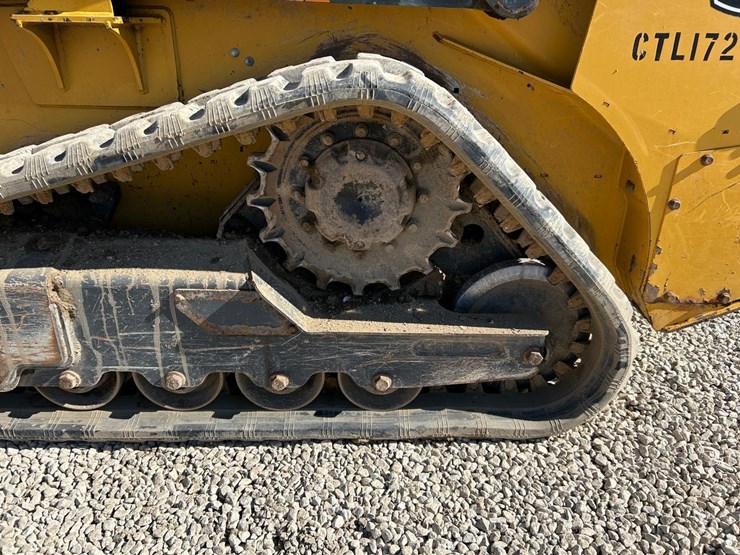 2019-deere-317g-image-19