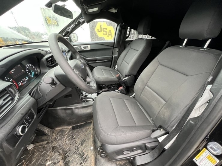 2023-ford-explorer-image-25