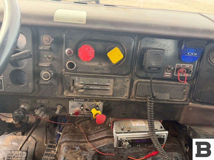 1985-international-s2300-image-59