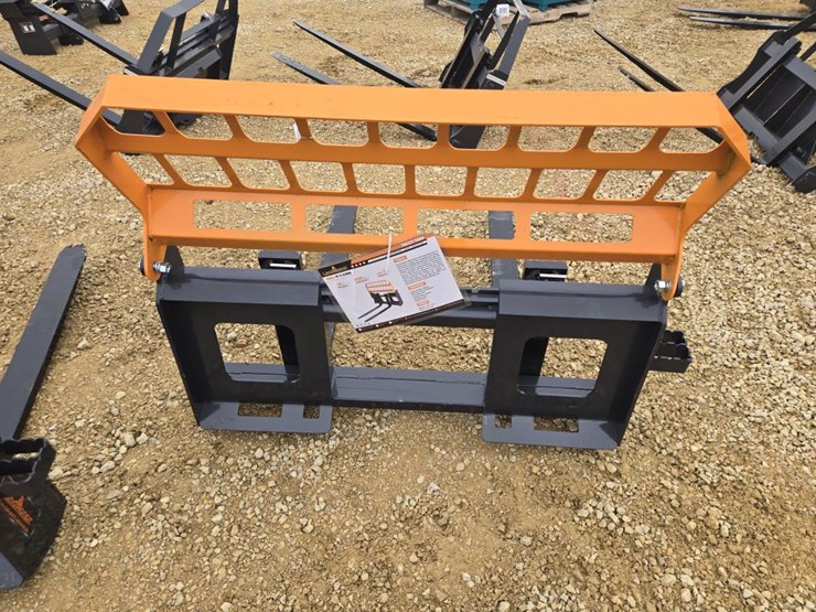 #8075-•-new-skid-steer-pallet-forks--4000-lb-rating-image-2