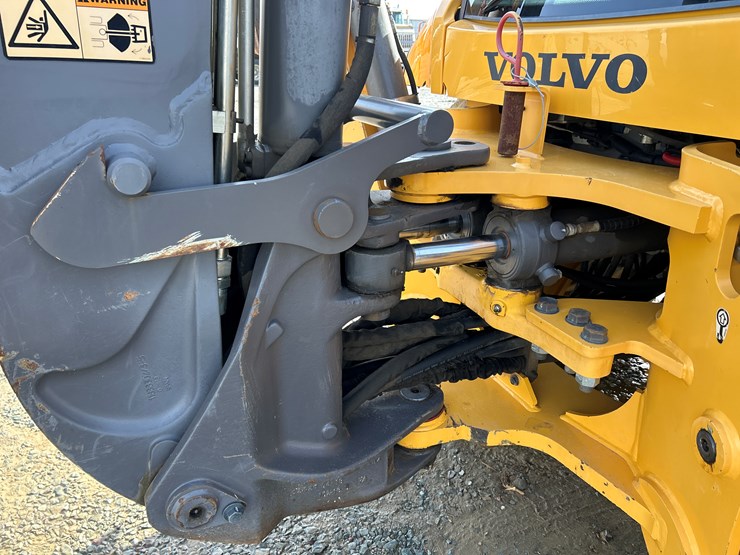 2012-volvo-bl70b-image-59