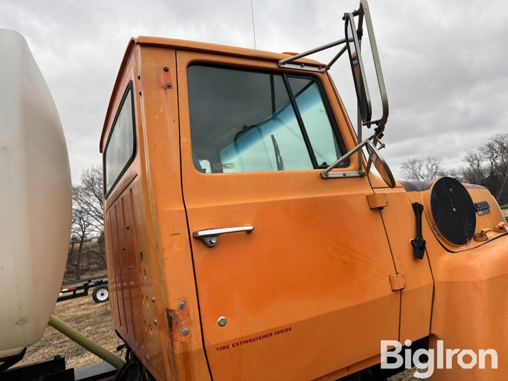 1990-ford-lt8000-image-10