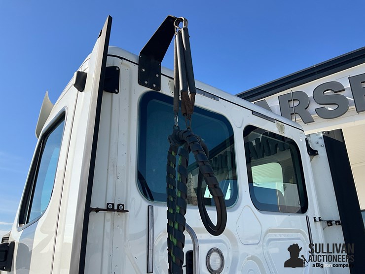 2018-freightliner-cascadia-125-image-16