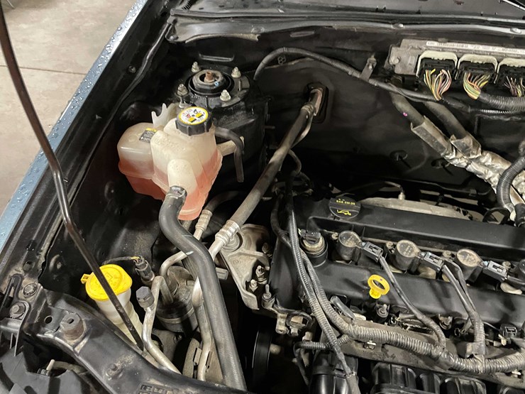 2011-ford-escape-image-33