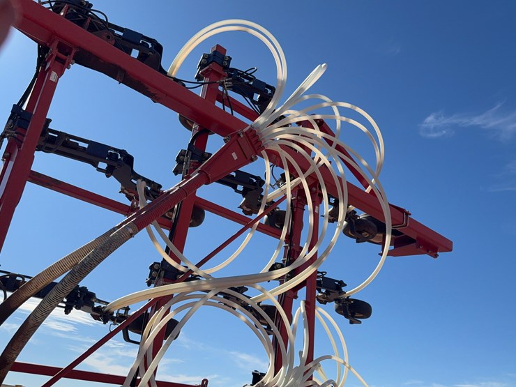 morris-contour-air-seeder-with-morris-8300-air-cart-image-17