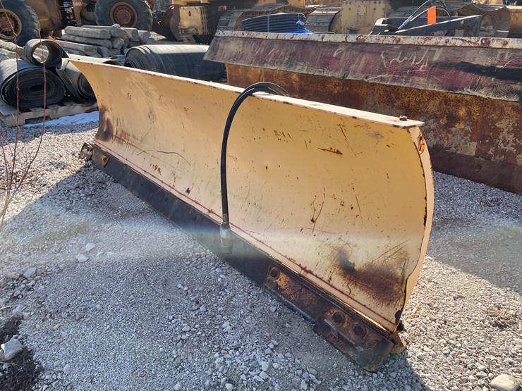 #6075-•-universal-mount-storm-guard-skidsteer-snow-pusher-image-1