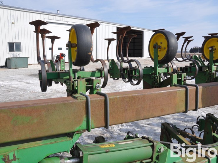 john-deere-845-image-10