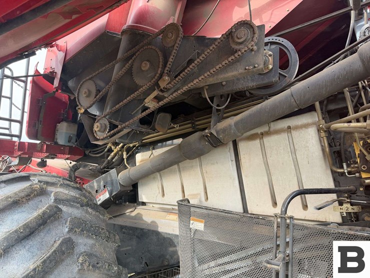 2008-case-ih-7010-image-27