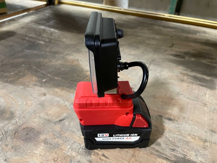 #2305-•-milwaukee-compatible-18-volt-led-worklight-with-8.0ah-battery-(pr11)-image-2