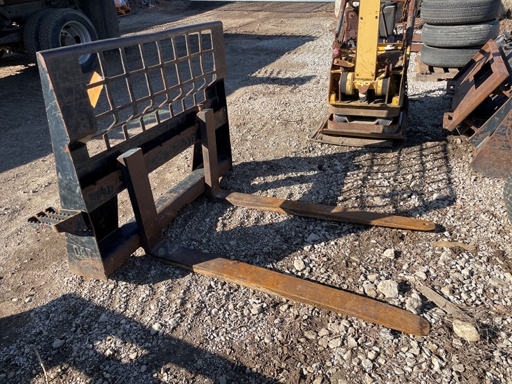 #6096-•-cat-universal-mount-pallet-forks-image-2