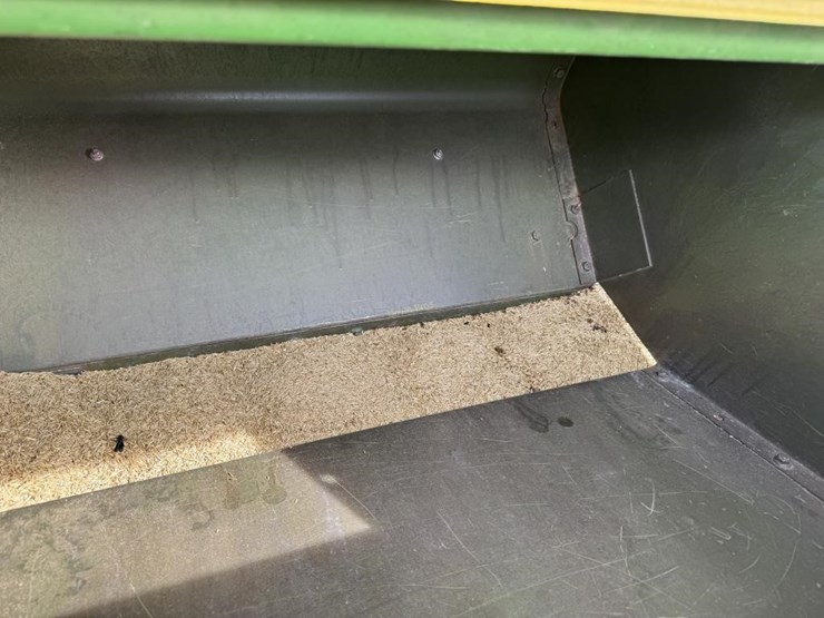 john-deere-300-image-12