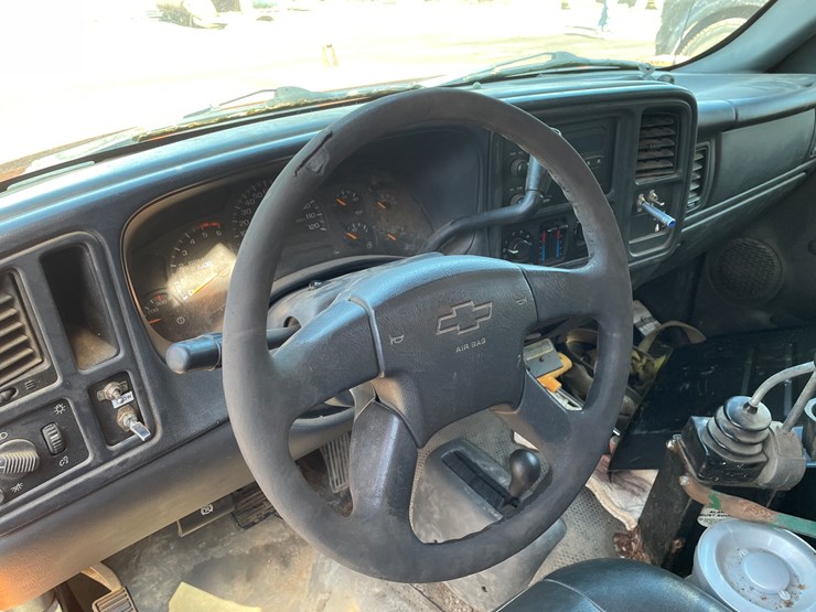 2003-chevrolet-3500-image-38