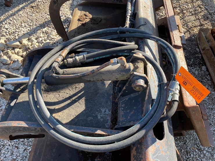 #6102-•-universal-mount-smooth-edge-grapple-bucket-image-7