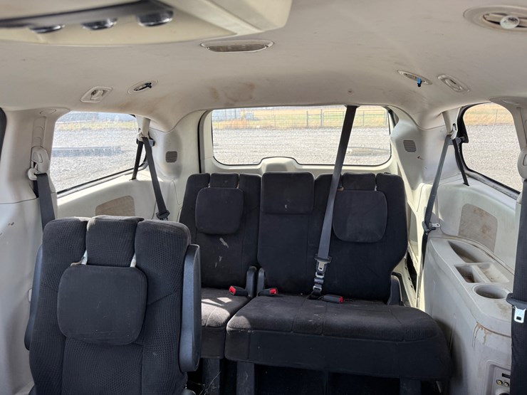 2014-dodge-grand-caravan-image-30