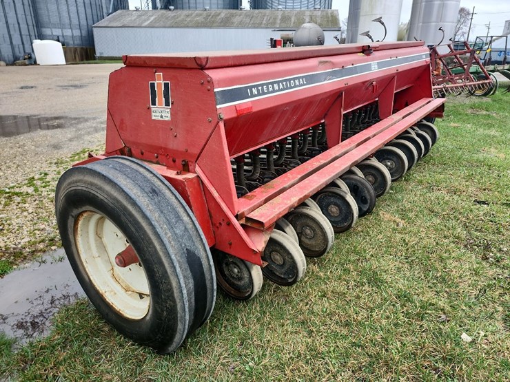 tag-#149,-ih-500-grain-drill-image-4