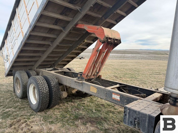 1985-international-s2300-image-42