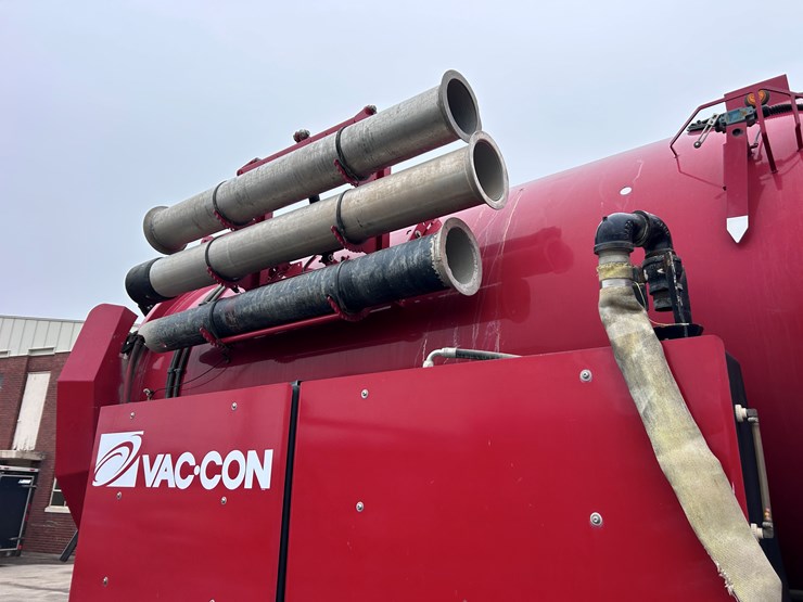 #1690-•-2013-international-7500-6x4-hydro-excavation-truck-image-34