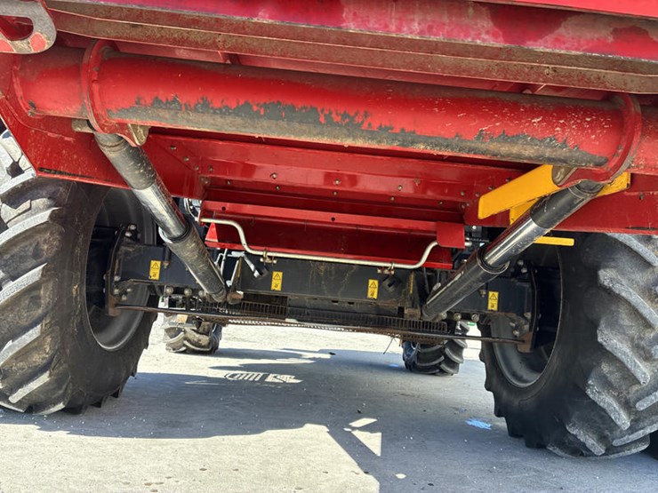 2012-case-ih-8230-image-29