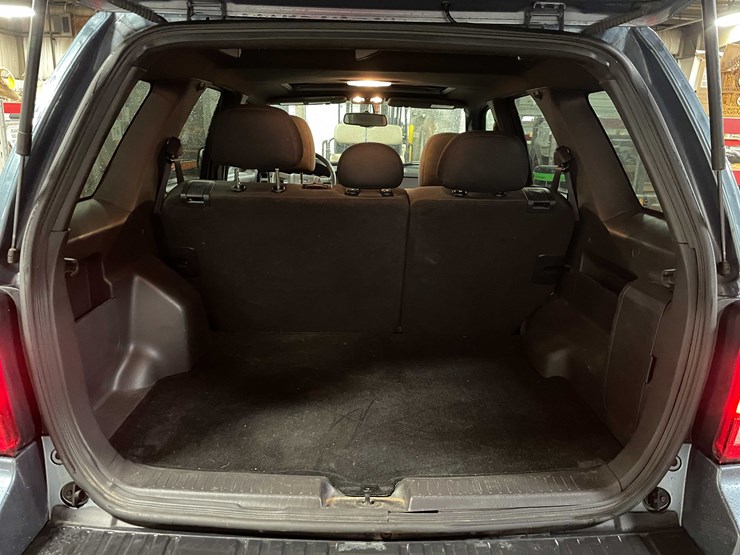 2011-ford-escape-image-31