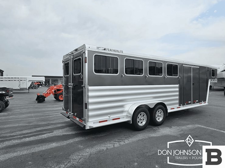 2024-featherlite-9600-74pt-4-h-gooseneck-horse-trailer-image-6