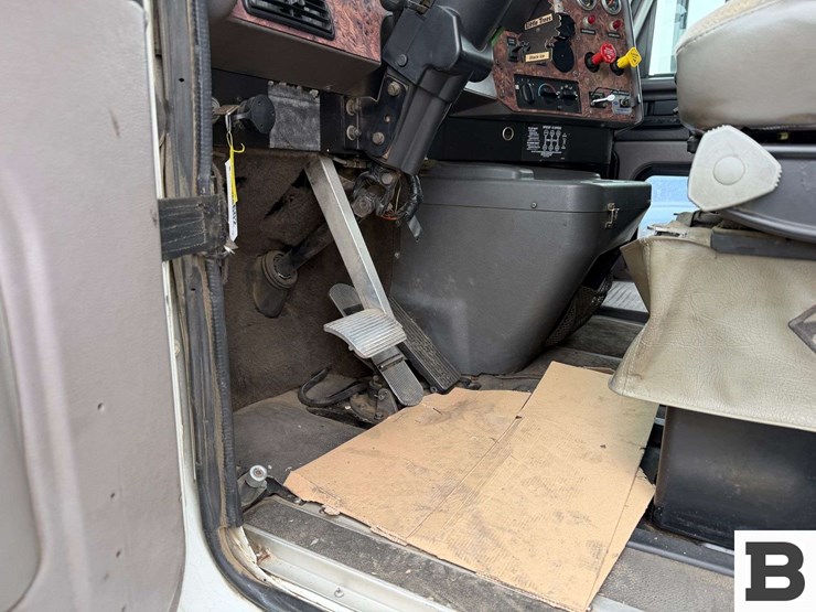 2001-international-9200-image-52