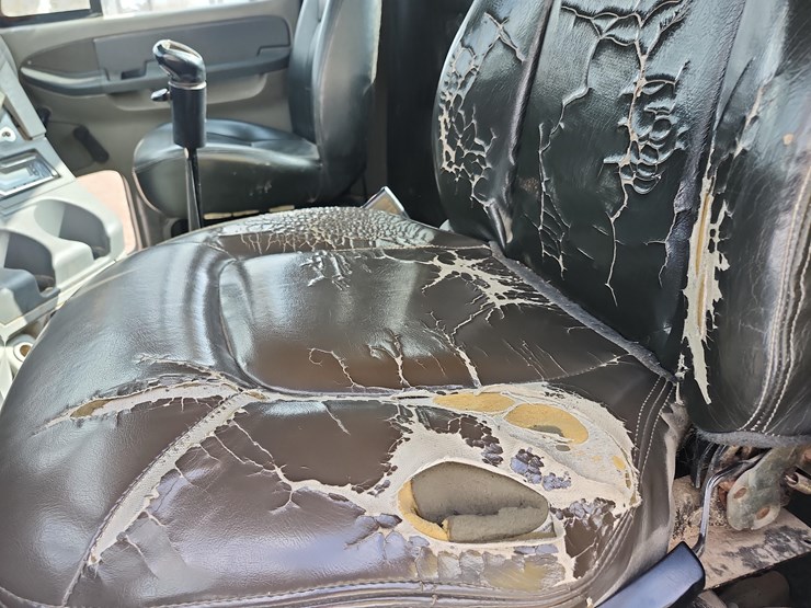 tag-#285,-freightliner-semi-image-21