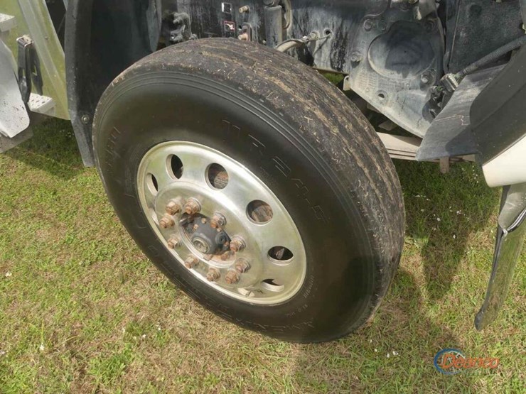 2016-freightliner-122sd-image-11