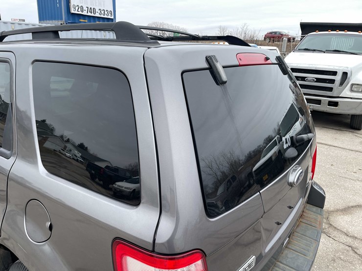 2011-ford-escape-image-32