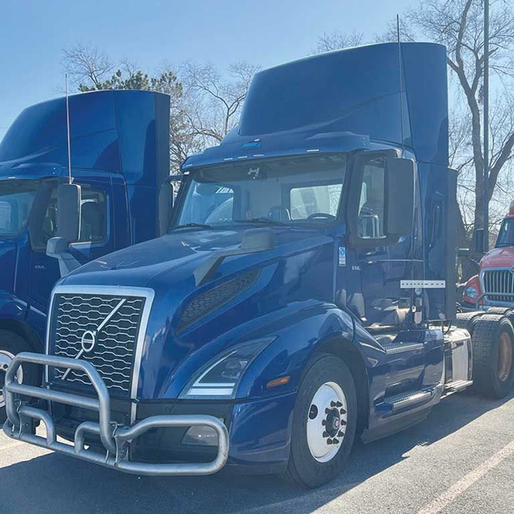 2018 VOLVO VNL300
