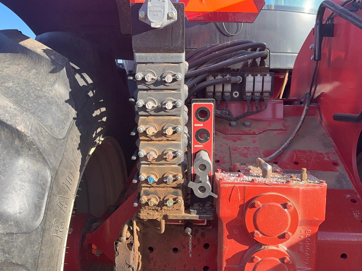 2017-versatile-375-tractor-image-8