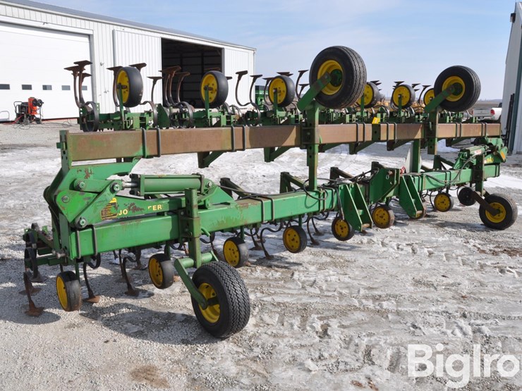 john-deere-845-image-3