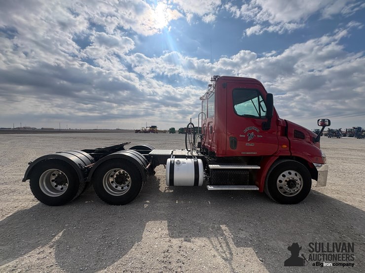 2015-freightliner-cascadia-113-image-4