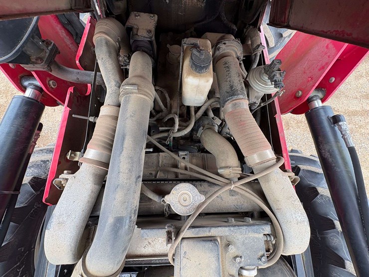 2015-mahindra-6530-image-24