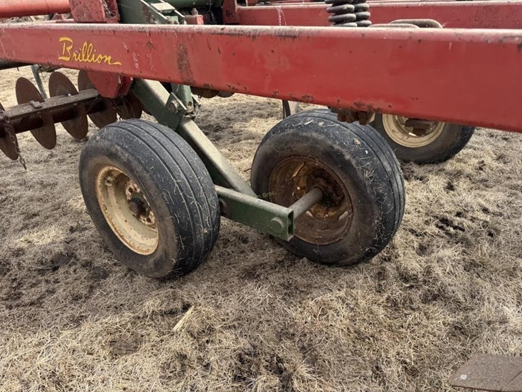 brillion-9-shank-chisel-plow-image-8