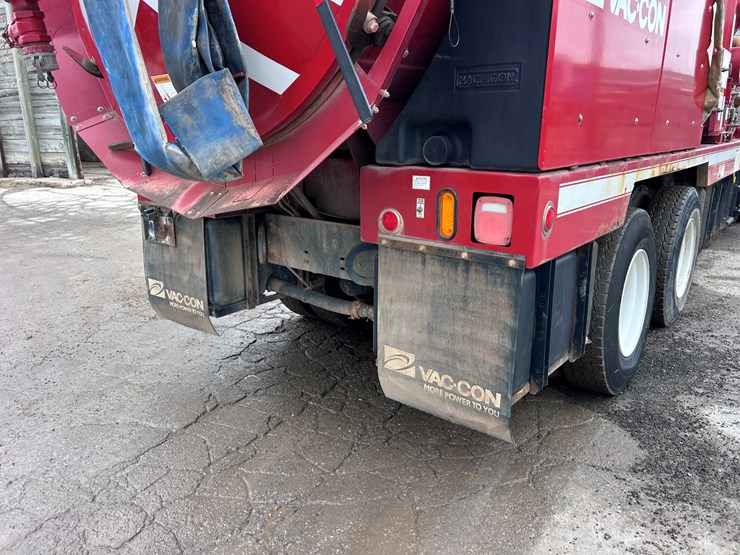 #1690-•-2013-international-7500-6x4-hydro-excavation-truck-image-23