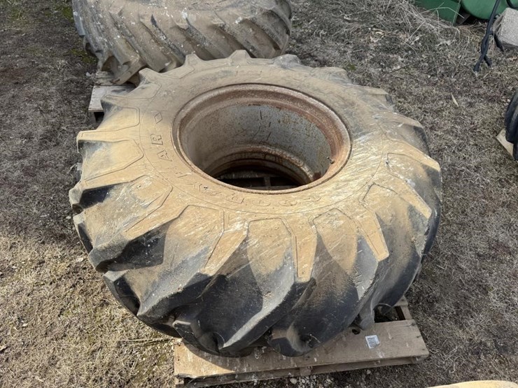 good-year-23.1-26-tires-&-rims-image-5