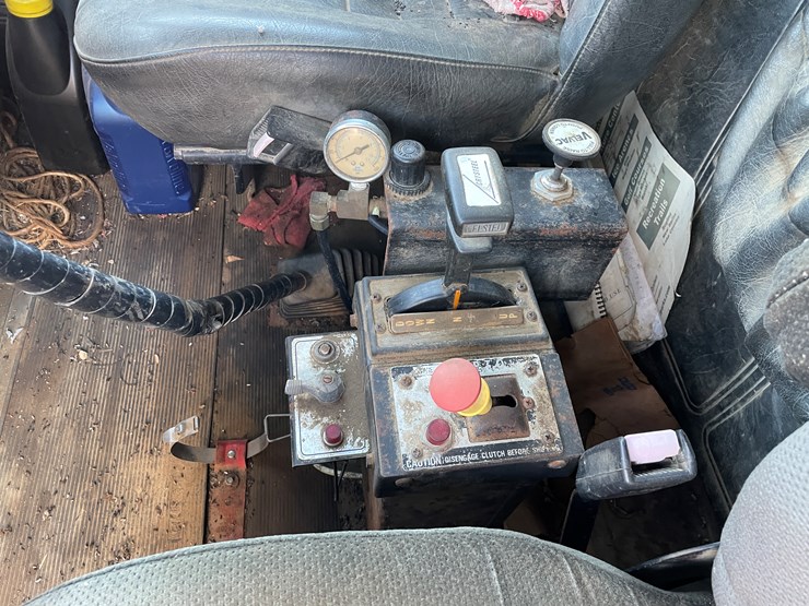 1993-mack-dm690s-image-43