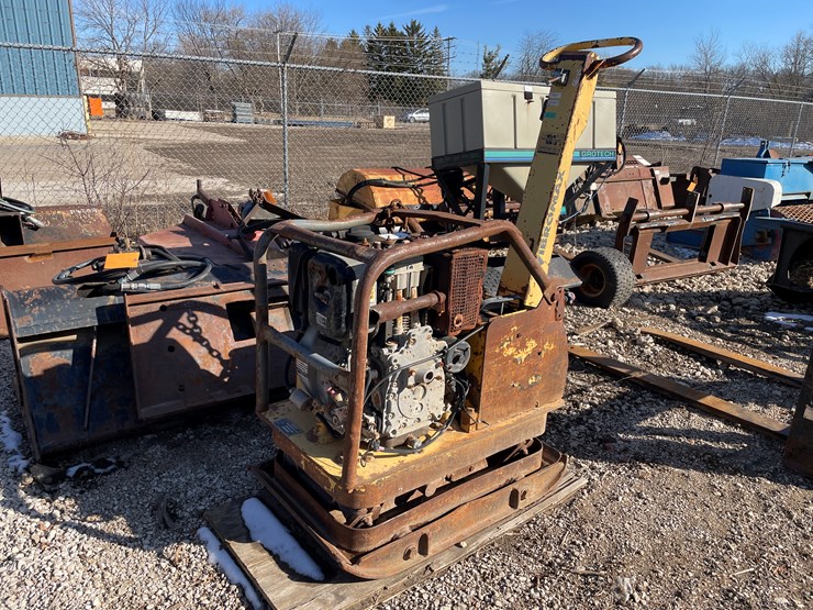 #6103-•-vibromax-at-45-heavy-duty-plate-compactor-image-1