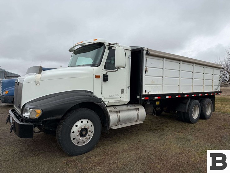 2001-international-9200-image-3