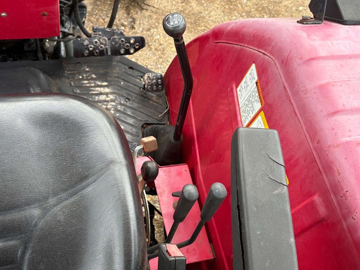 2015-mahindra-6530-image-12