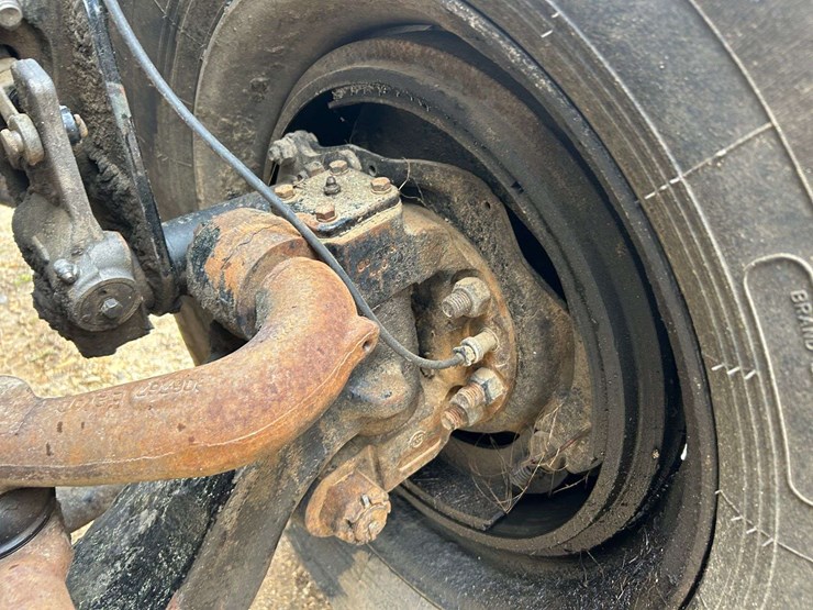 2001-peterbilt-330-image-32