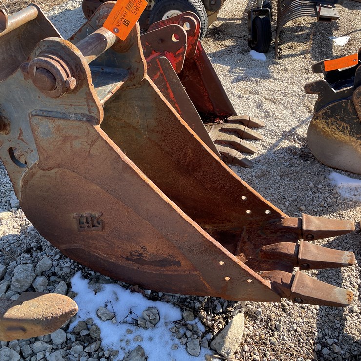 #6085 • 3-Tooth 12" Excavator Bucket