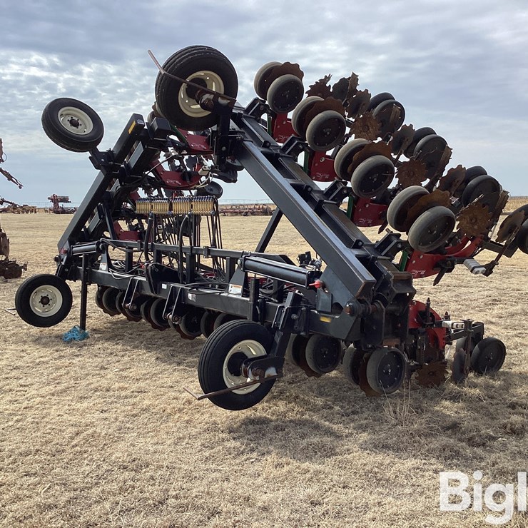 Strip Cat 16R30 Strip Till Machine